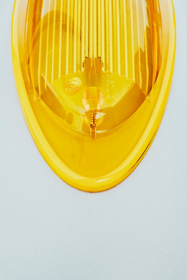 yellow flasher light