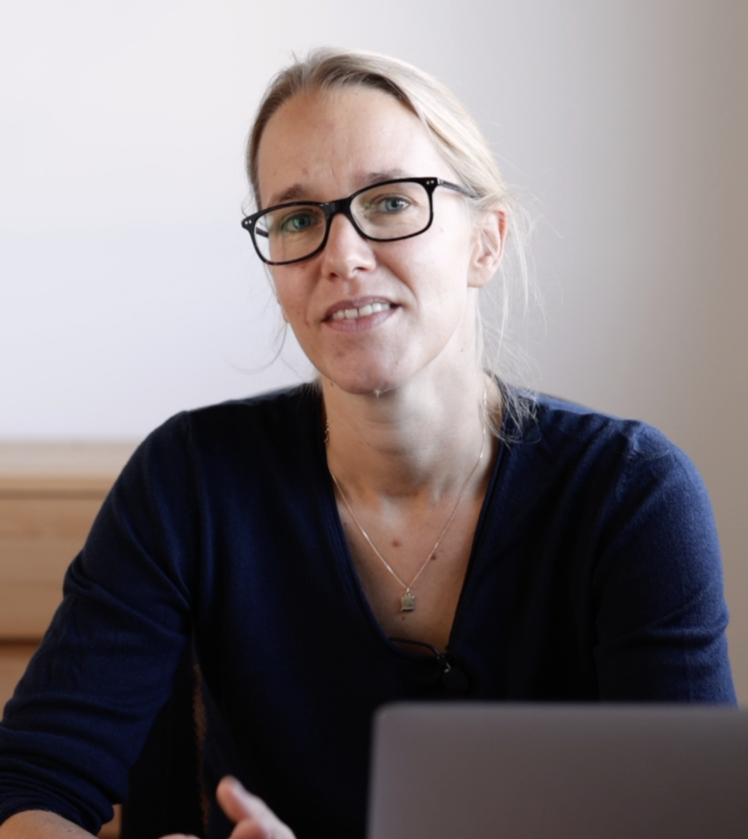 Blond woman, founder, sitting in front of a laptop